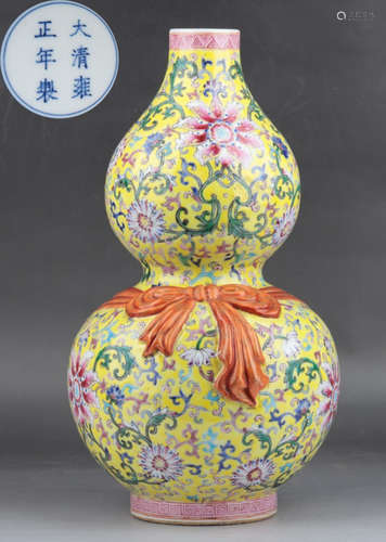 DAQINGYONGZHENGNIANZHI MARK FAMILLE ROSE GLAZE VASE