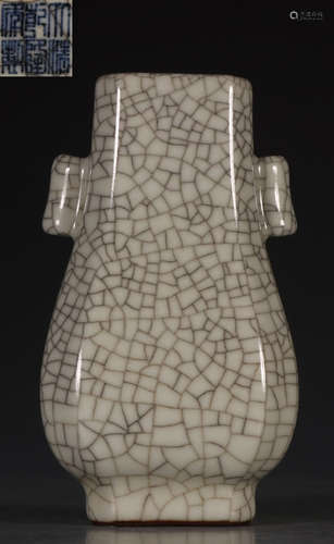 DAQINGQIANLONGNIANZHI MARK GEYOU GLAZE VASE