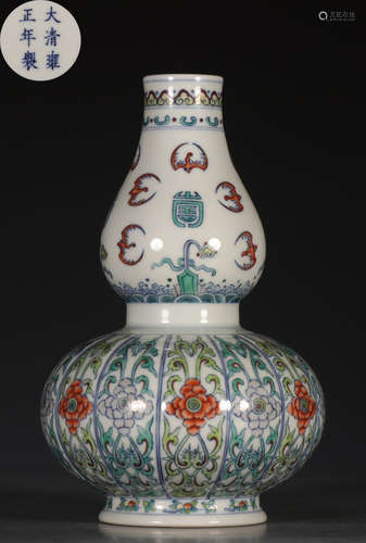 DAQINGYONGZHENGNIANZHI MARK DOUCAI GLAZE VASE