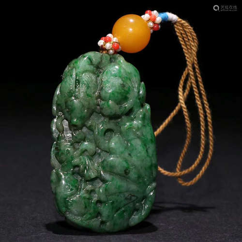 JADEITE CARVED FISH PATTERN PENDANT