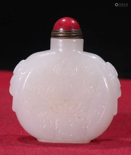 HETIAN JADE SEED CARVED SNUFF BOTTLE