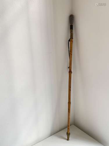 印度支那或华南，约1900年。剑杖，剑柄凿银。剑鞘是用竹子做的。刀片长度：65.5厘米。总长度：86厘米。