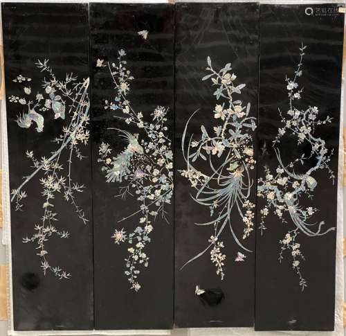 越南四块漆板上镶嵌着珍珠母，装饰着枝头的鸟。尺寸：100×30厘米（X4）。少量划痕，罕见事故。