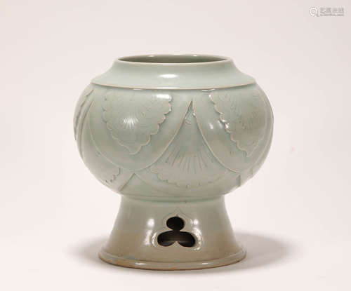 Green Kiln Petal Vase from Song宋代青瓷花瓣紋罐