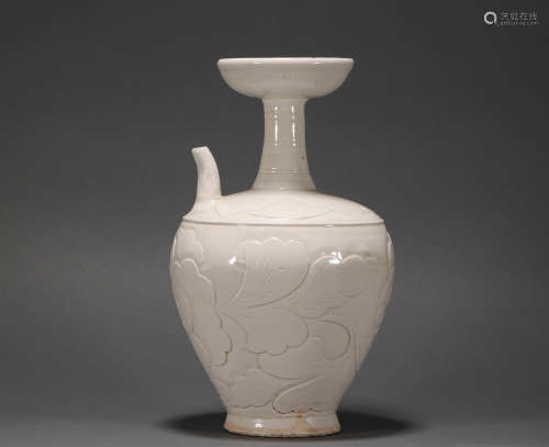 Ding Kiln White Kiln Floral Holding Vase from Song宋代定窯白瓷剃花卉紋執壺