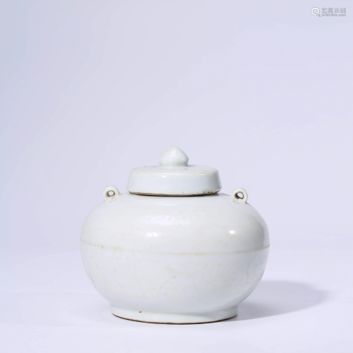 A CHINESE WHITE-GLAZED PORCELAIN JAR & COVER