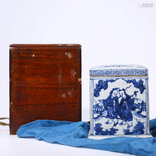 A CHINESE BLUE & WHITE BOX & COVER WITH BOX