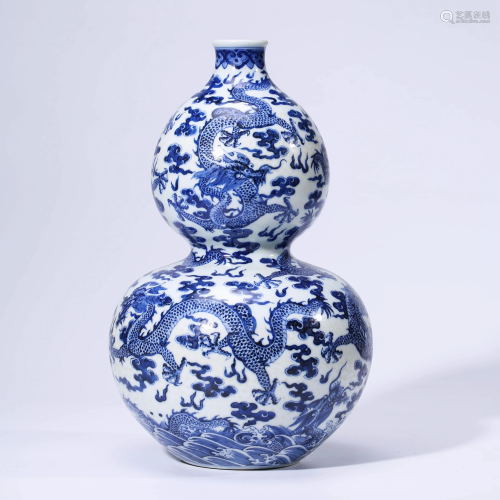 A CHINESE BLUE & WHITE PORCELAIN DRAGON DOUBLE-DOURD