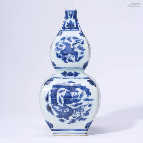 A CHINESE BLUE & WHITE PORCELAIN DRAGON DOUBLE-DOURD