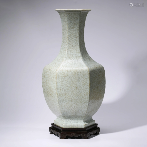 A CHINESE GUAN-TYPE PORCELAIN VASE & STAND MARKED …