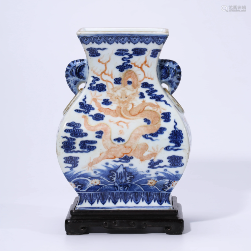 A CHINESE RED & BLUE PORCELAIN DRAGON VASE & STAND