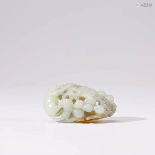 A CHINESE WHITE JADE ORNAMENT