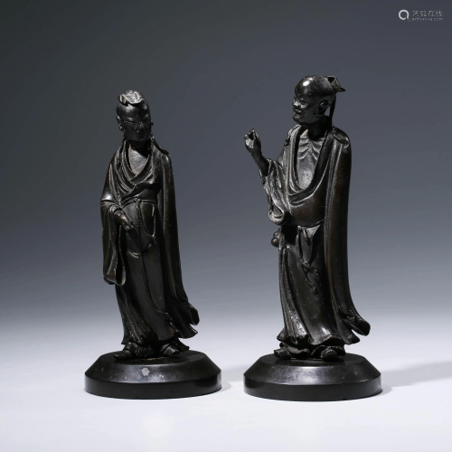 A PAIR OF CHINESE BRONZE FIGURES STATUES