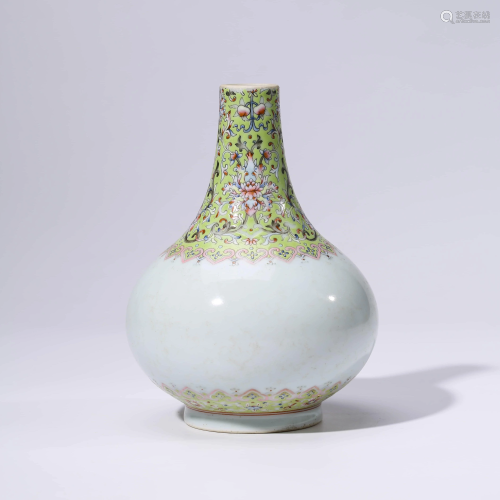 A CHINESE FAMILLE ROSE PORCELAIN INTERLOCK BRANCHES