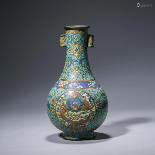 A CHINESE CLOISONNE ENAMEL DRAGON VASE