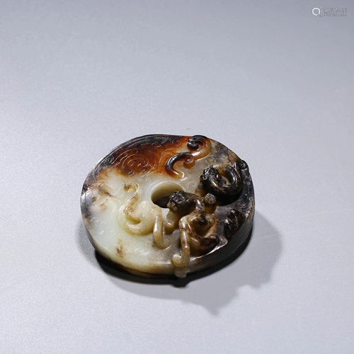 A CHINESE BLACK & WHITE JADE PENDANT