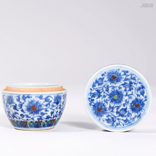 A CHINESE BLUE & WHITE PORCELAIN BOX & COVER