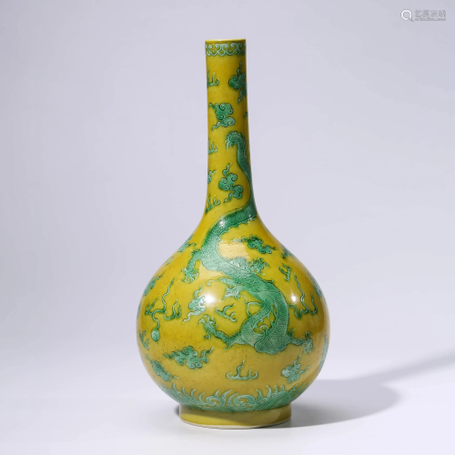A CHINESE YELLOW-GROUND PORCELAIN DRAGON VASE MARKED