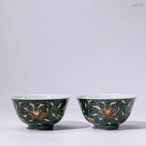 A PAIR OF CHINESE BLACK-GROUND PORCELAIN INTERLOCK