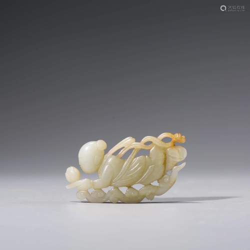 A CHINESE WHITE JADE ORNAMENT