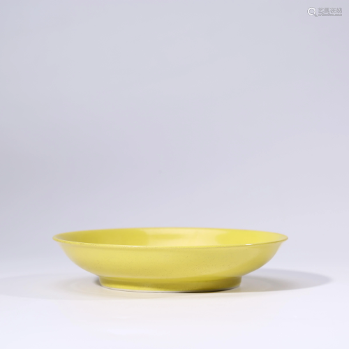 A CHINESE YELLOW-GLAZED PORCELAIN DISH MARKED YONG