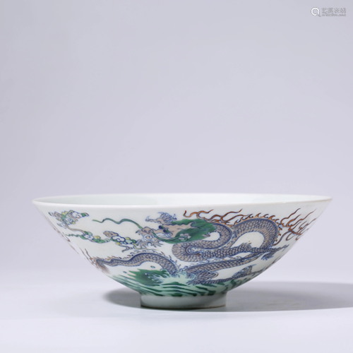 A CHINESE DOUCAI PORCELAIN DRAGON BOWL MARKE…