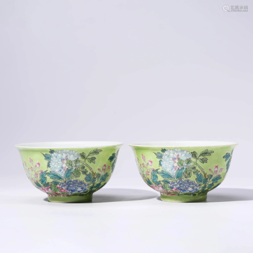 A PAIR OF CHINESE YELLOW-GROUND PORCELAIN BOWLS MARK…