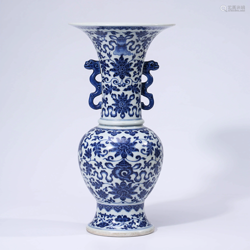 A CHINESE BLUE & WHITE PORCELAIN INTERLOCK BRANCH VASE