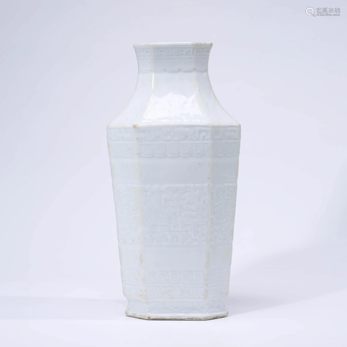 A CHINESE WHITE-GLAZED PORCELAIN VASE MARKED QIAN LO…