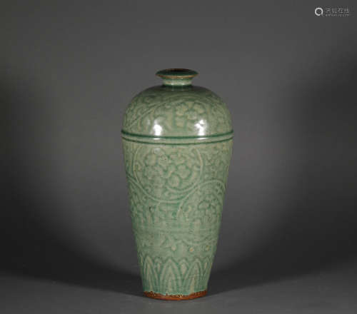 LongQuan Kiln Floral Prunus Vase from Song宋代龍泉窯花卉紋梅瓶