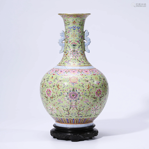 A CHINESE FAMILLE ROSE PORCELAIN INTERLOCK BRANCHES