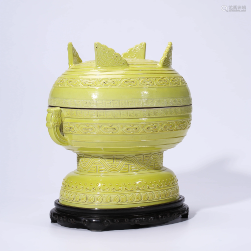 A CHINESE YELLOW-GLAZED VESSEL & STAND MARKED QIAN LO…