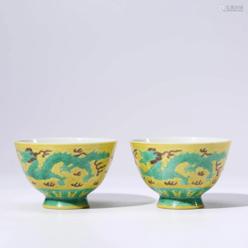 A PAIR OF CHINESE YELLOW-GROUND GREEN GLAZED PORCELAIN