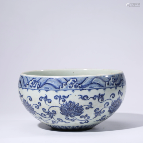 A CHINESE BLUE & WHITE PORCELAIN INTERLOCK BRANCHES