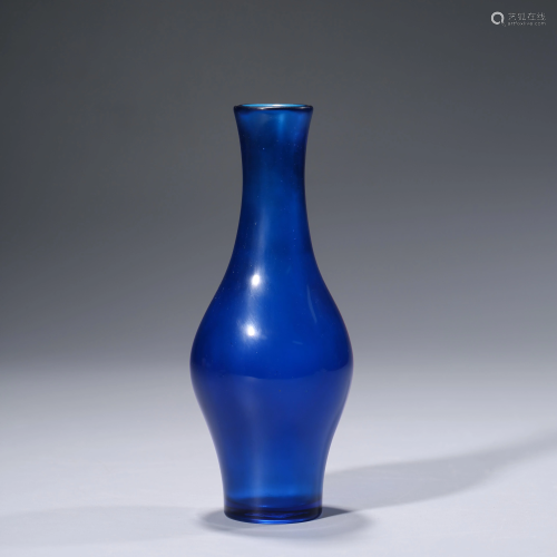 A CHINESE BLUE GLASS VASE MARKED QIAN LONG