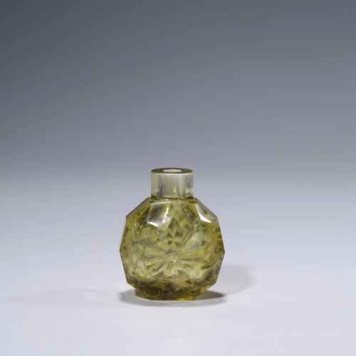 A CHINESE CRYSTAL SNUFF BOTTLE