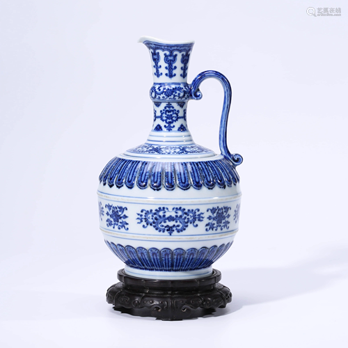 A CHINESE BLUE & WHITE PORCELAIN PEDALS WINE VESSEL &