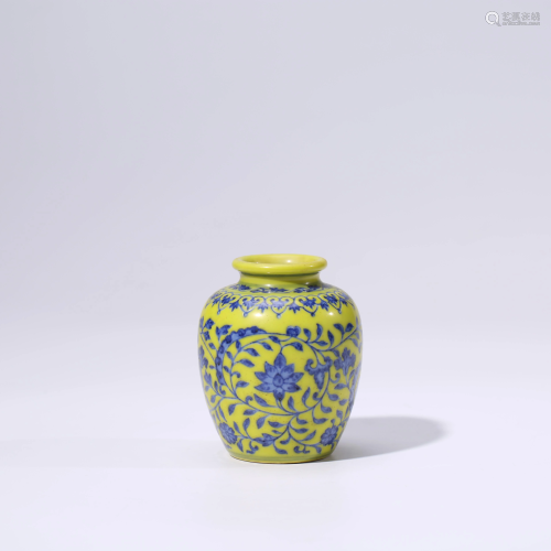 A CHINESE YELLOW-GROUND PORCELAIN INTELOCK BRANCHES