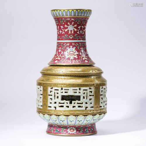 A CHINESE FAMILLE ROSE VASE PORCELAIN MARKED QIAN LO…