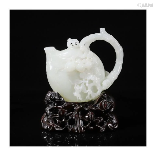 A Hetian Jade Peach-shaped Pot