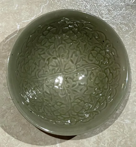 Song Dynasty Yaozhou Klin Carved Porcelain Bowl