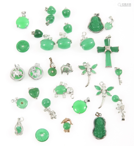 COSTUME JEWELRY DYED JADE PENDANTS & CHARMS - LOT O…
