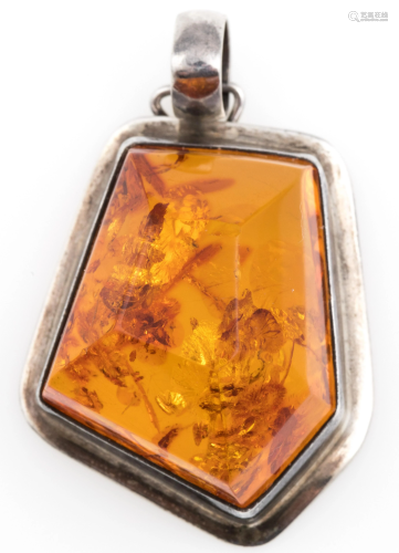 STERLING SILVER AMBER PENDANT