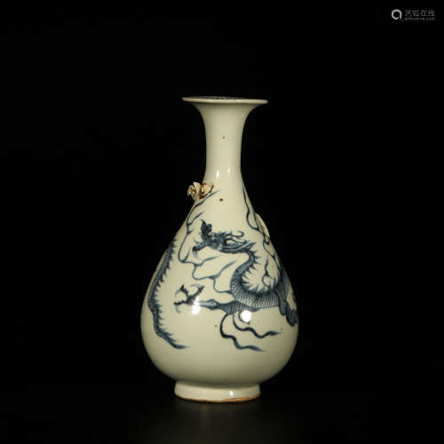 A Blue and White Dragon Pattern Porcelain Vase