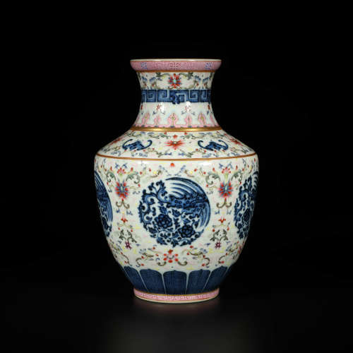 A Blue and White Famille Rose Phoenix Pattern Porcelain Vase