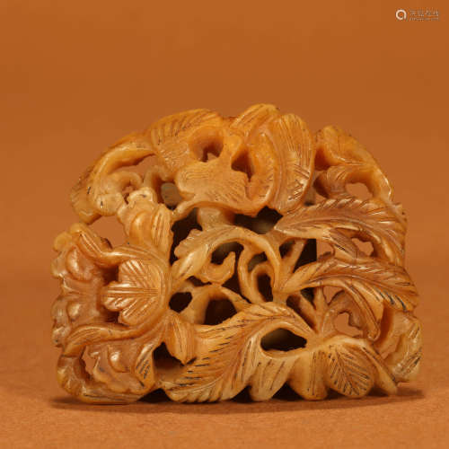 A Hetian Jade Carved Bird and Flower Ornament