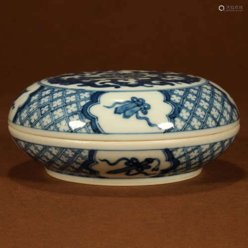 A Blue and White Eight Treasures and Dragon Porcelain Box