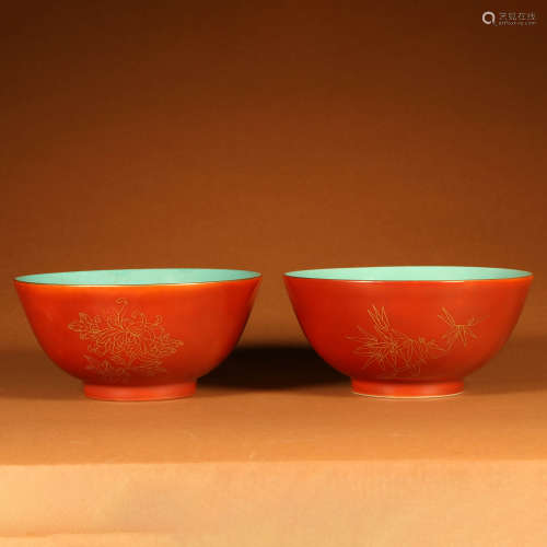 A Pair of Coral Red Ground Gilt Flower Porcelain Bowls 