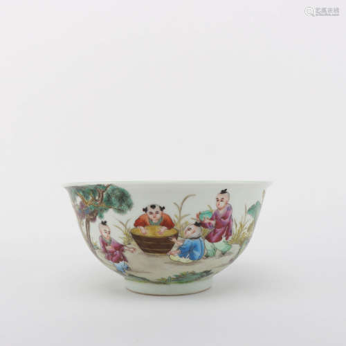 An Enamel Figure Porcelain Bowl 