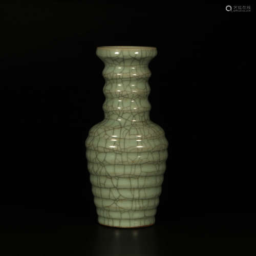An Official Kiln Porcelain Xuan Pattern Vase